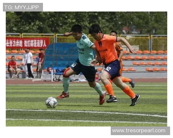 新疆足球热潮兴起青少年踢足球活动蓬勃发展助力体育事业腾飞